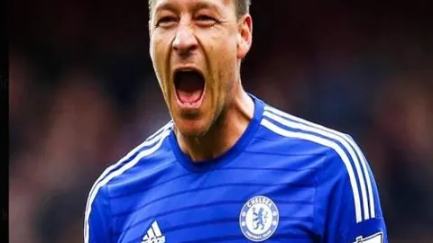 纳帅建议穆西亚拉规避风险，展现个人球技